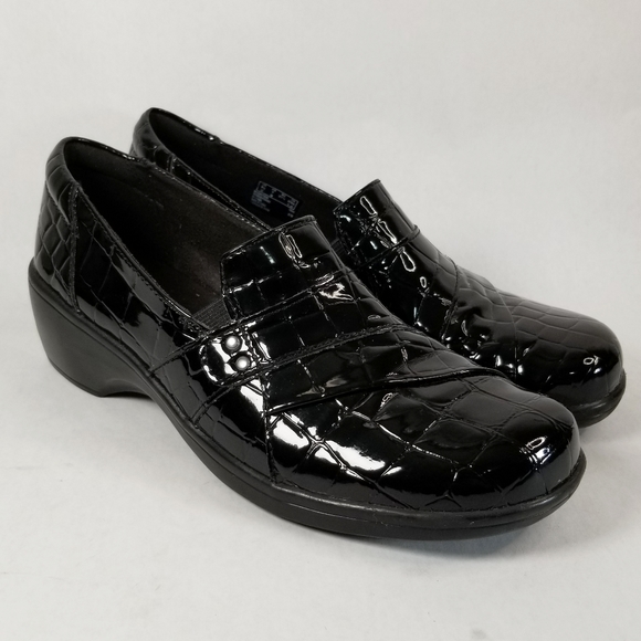 clarks may marigold black croc